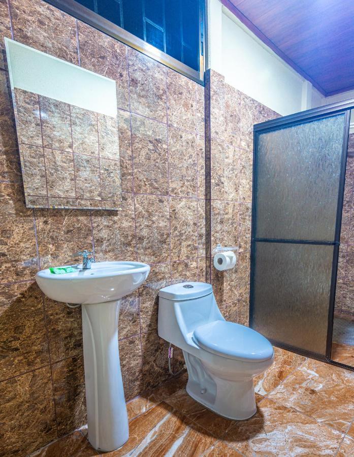 Rio Celeste Springs Blue Lodge Bijagua Bagian luar foto